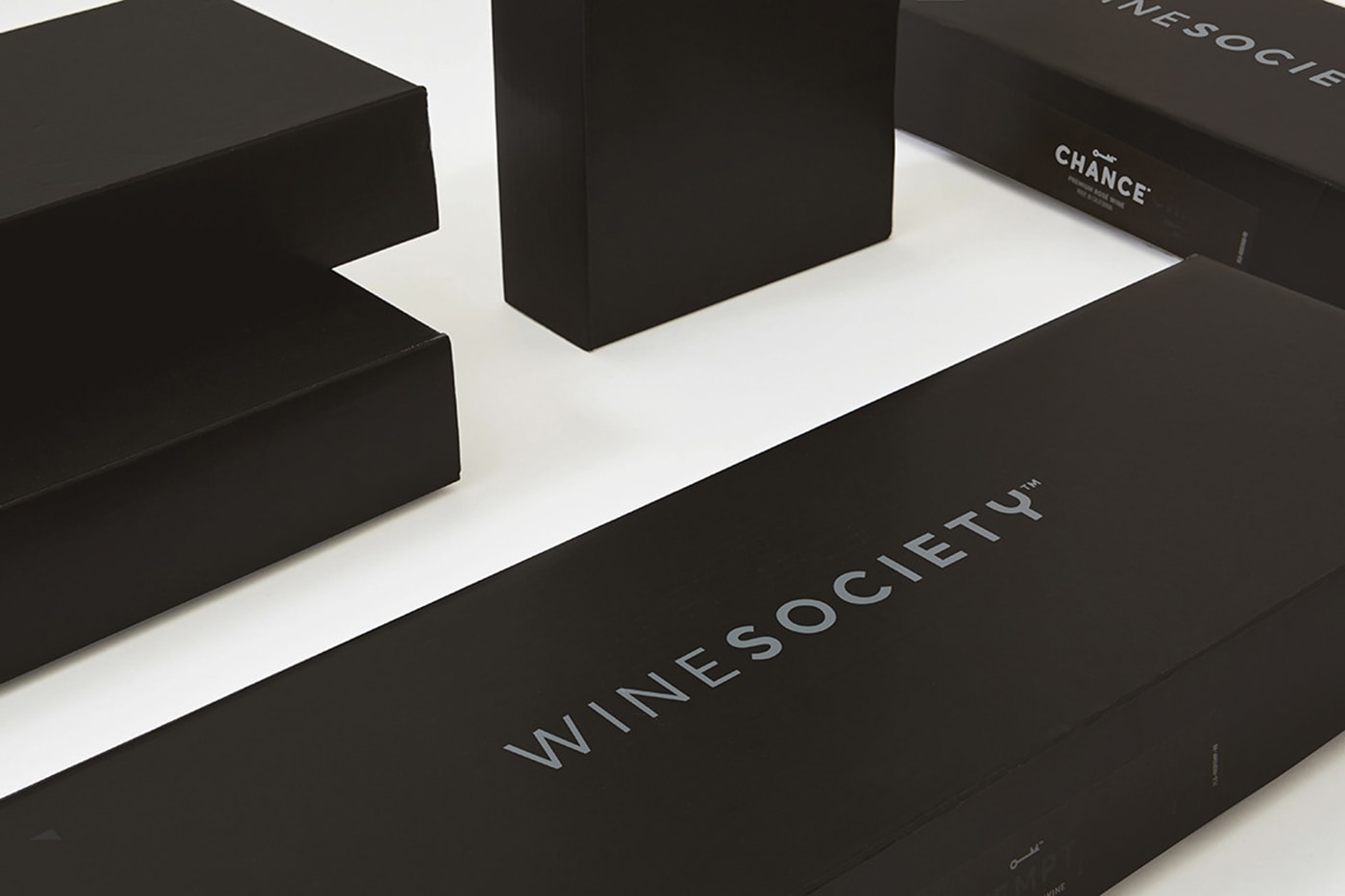 WineSociety優(yōu)質(zhì)葡萄酒品牌戰(zhàn)略定位和品牌策劃，餐飲品牌策劃，餐飲品牌設(shè)計(jì)，品牌設(shè)計(jì)公司，深圳品牌設(shè)計(jì)，左右格局