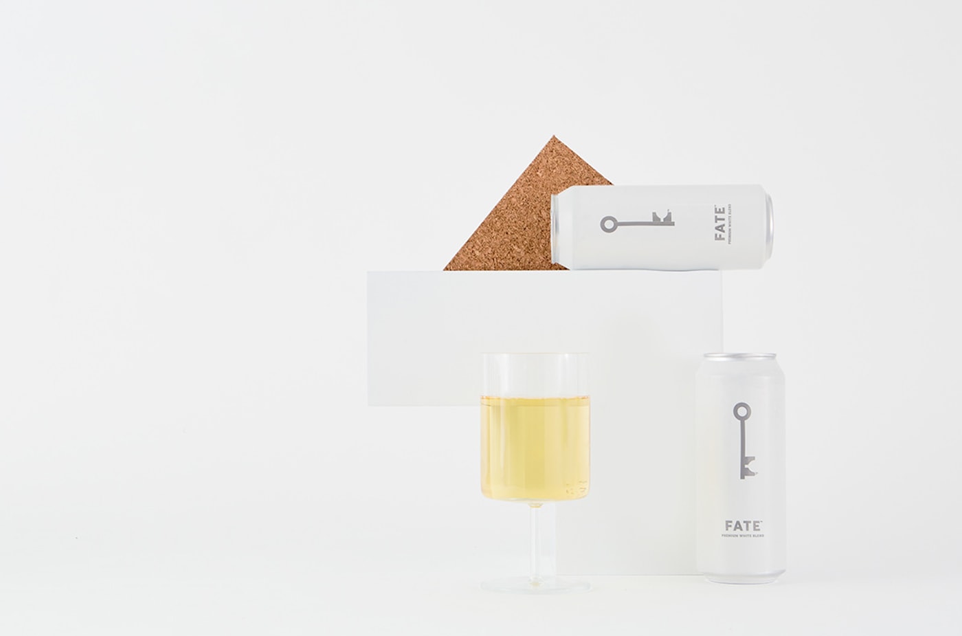 WineSociety優(yōu)質(zhì)葡萄酒品牌戰(zhàn)略定位和品牌策劃，餐飲品牌策劃，餐飲品牌設(shè)計(jì)，品牌設(shè)計(jì)公司，深圳品牌設(shè)計(jì)，左右格局