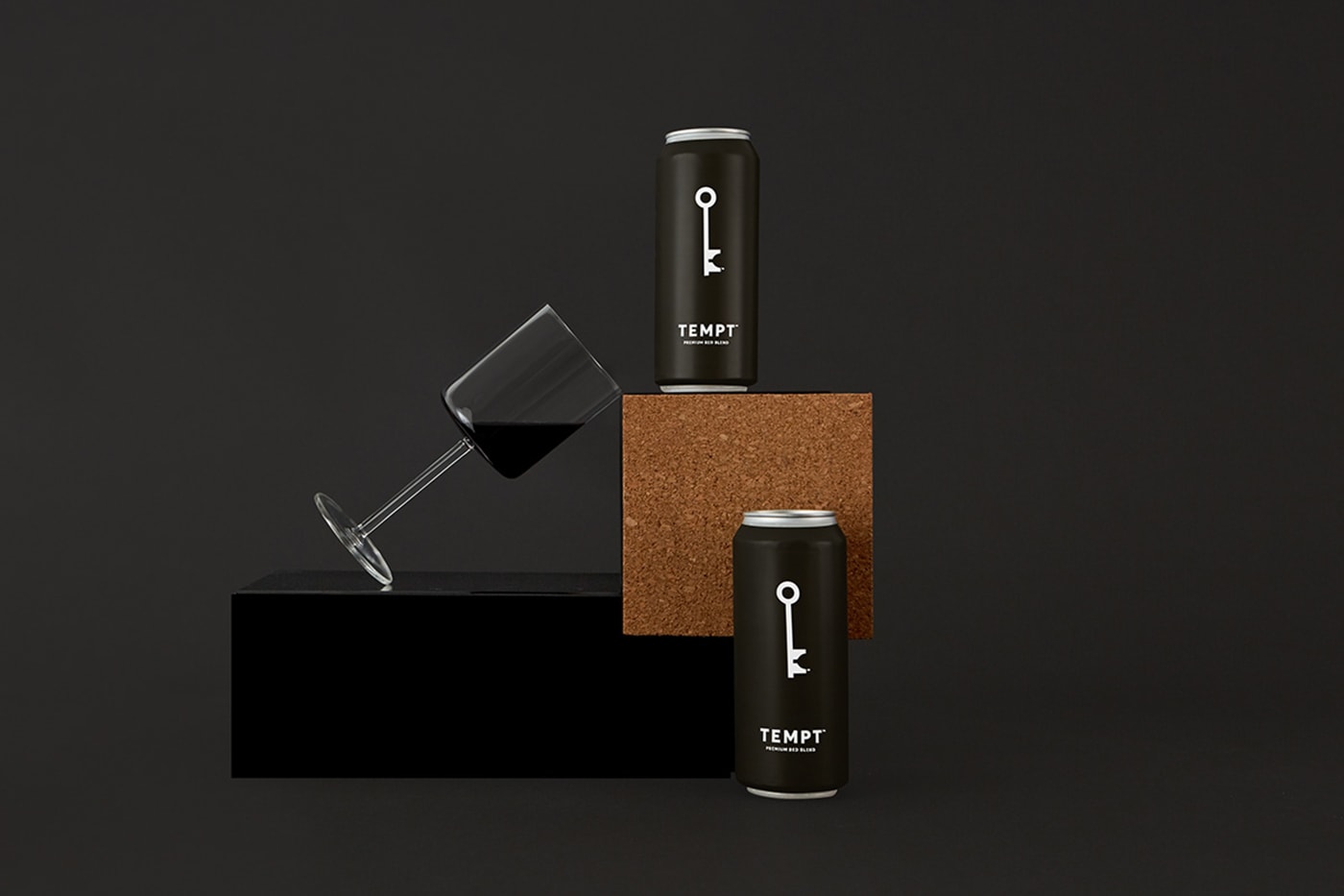 WineSociety優(yōu)質(zhì)葡萄酒品牌戰(zhàn)略定位和品牌策劃，餐飲品牌策劃，餐飲品牌設(shè)計(jì)，品牌設(shè)計(jì)公司，深圳品牌設(shè)計(jì)，左右格局